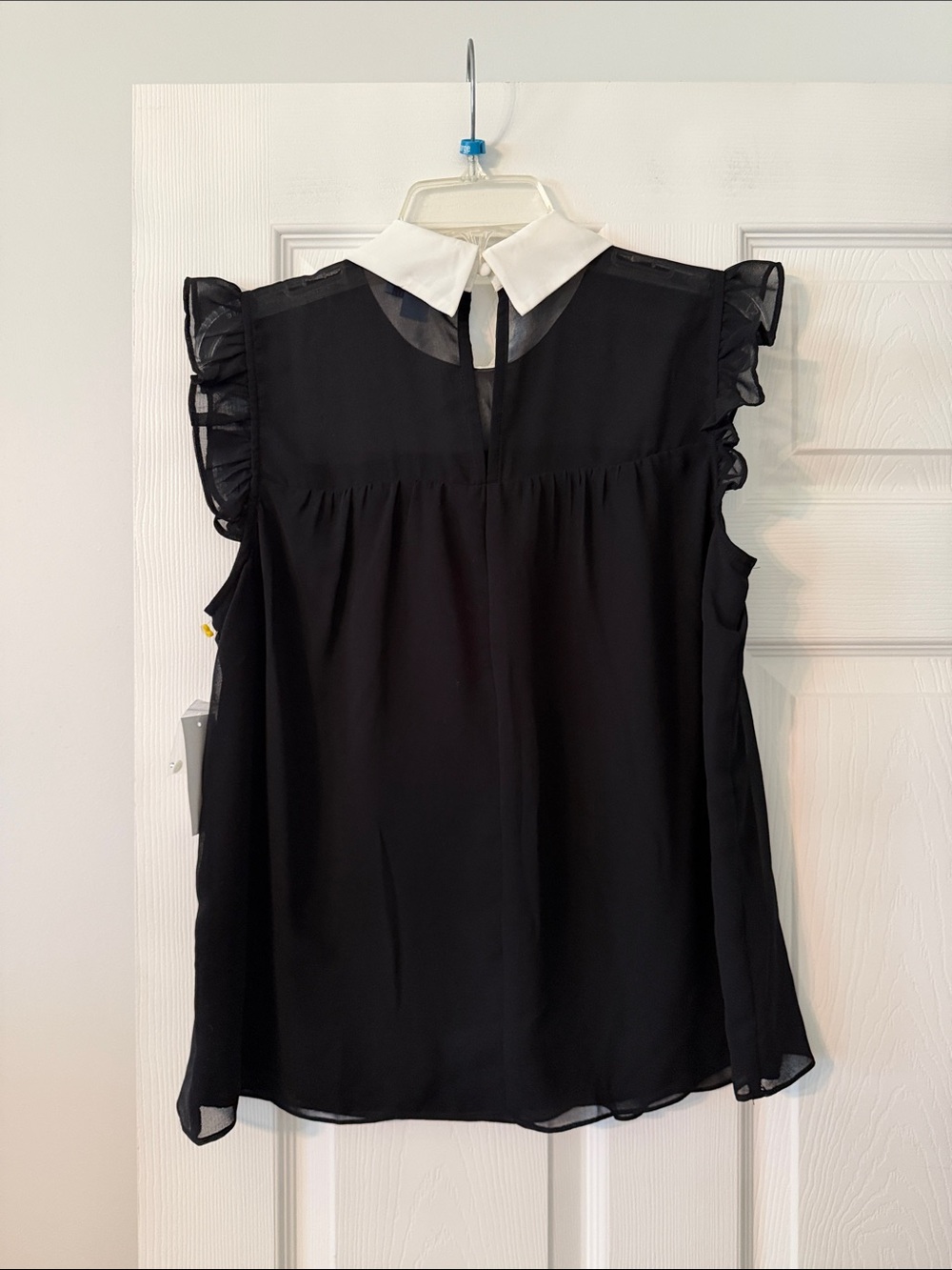 CeCe Black Sleeveless Blouse with White Tie Collar size M length 26” bust 36” - Picture 5 of 8